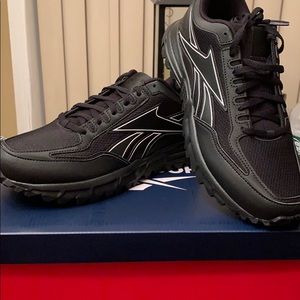 Reebok sneaker unisex 8- New